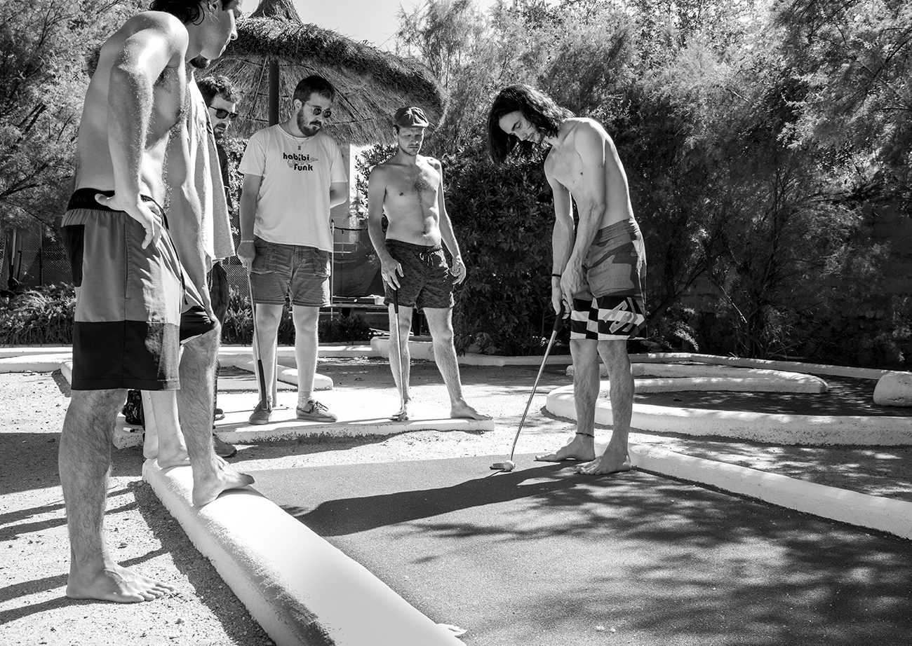 Foto de gente jugando Golf en Campamento Tuetano